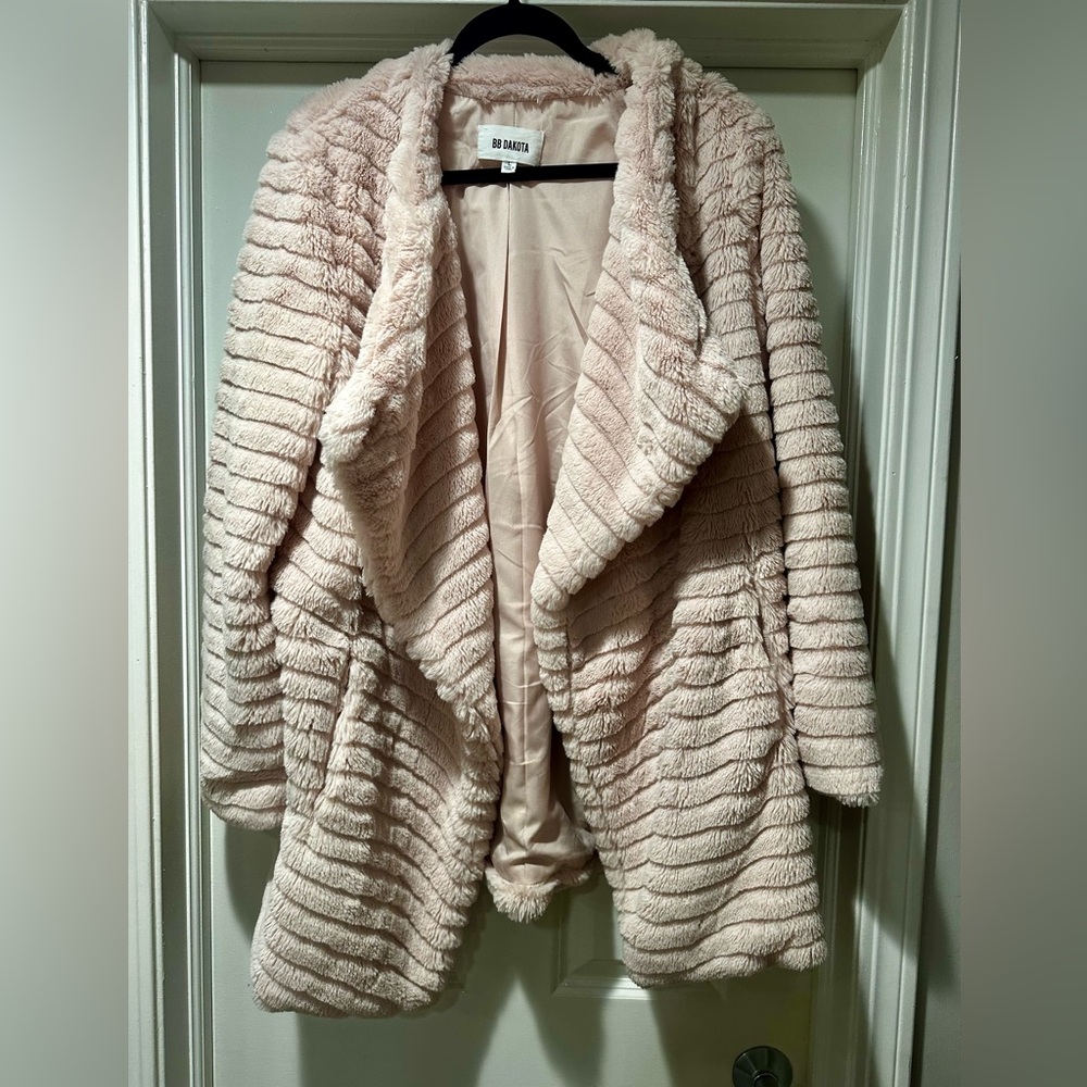 BB Dakota plush Faux Fur Coat (Size: L)